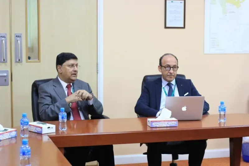 أخصائي طب رياضي بارز يقدم استشاراته في مستشفى الإرسالية الأمريكية