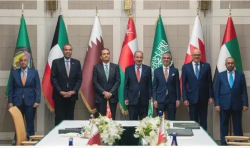 وزير خارجية البحرين يشارك في محادثات خليجية بشأن أزمة غزة
