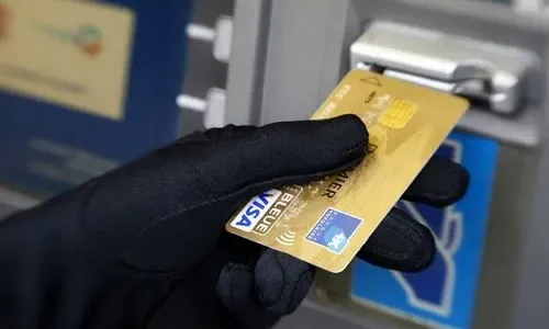 تخفيف عقوبة السجن في قضية بطاقات ائتمان مزورة