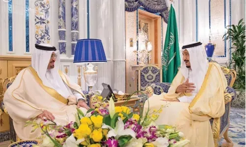 عاهل البلاد يبعث رسالة إلى خادم الحرمين الشريفين