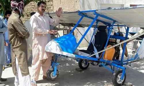 بائع الفشار الذي صنع طائرته الخاصة