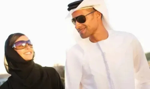 الإمارات تفرض توظيف مواطنين لتمثيل الهوية الثقافية في إعلانات وسائل التواصل الاجتماعي