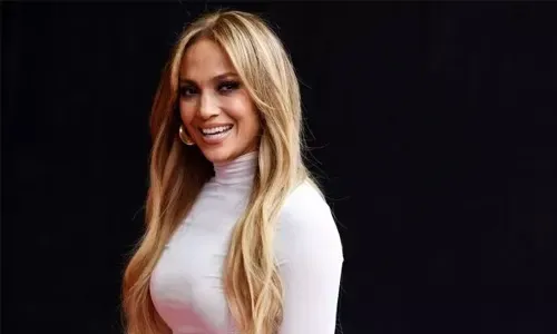 المغني اللاتيني مالوما في مفاوضات للمشاركة في بطولة فيلم "تزوجني" (Marry Me) أمام جينيفر لوبيز
