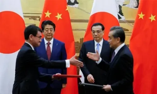 Japan, China strike deals as ties step up