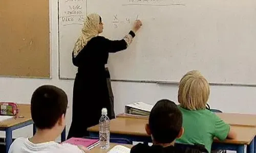 إيران تعلن الإفراج عن معلمين احتجزوا في الإمارات بسبب مشاكل في تأشيرات العمل