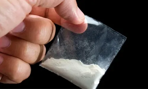 محكمة بحرينية تجدد حبس متهمين في قضية مخدرات