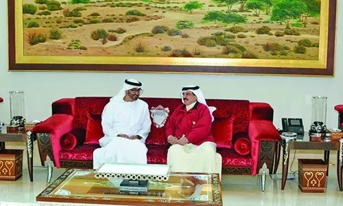 جلالة الملك يعقد اجتماعاً مع ولي عهد أبوظبي