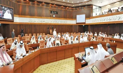النواب يصوتون على مشروع قانون لإنهاء خدمات الوافدين فوق سن الخمسين
