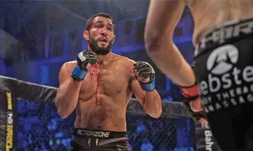مدرب ماكغريغور، كافانا، يشيد بالمصري أحمد أمير