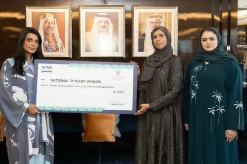 جائزة بقيمة 8200 دينار بحريني للموظفة المتميزة