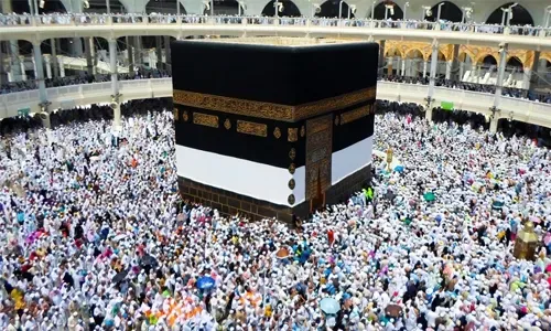 تحذير حجاج بيت الله الحرام من خلط السياسة بالدين