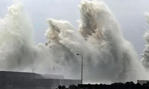 إعصار يضرب وسط اليابان ويخلف قتيلين