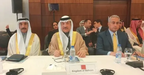 وزير العمل البحريني يتعهد بدعم تعزيز فرص العمل في فلسطين