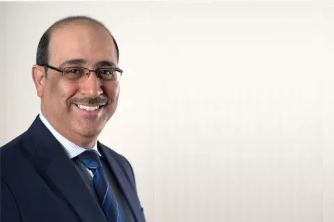 متقاعدة بحرينية تفوز بـ 200 ألف دولار في أول سحب عن بُعد لبنك الإثمار