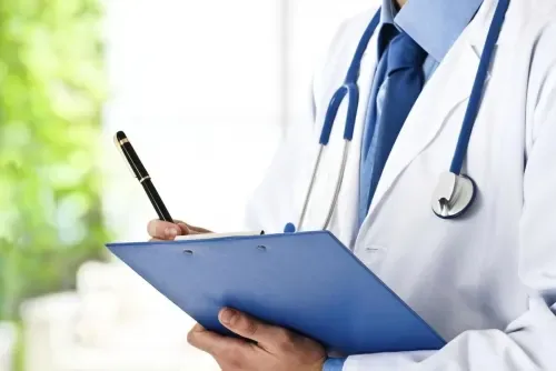نواب يحثون الحكومة على تسريع توظيف الأطباء البحرينيين
