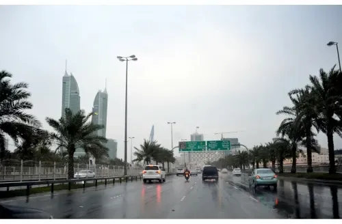 عواصف رعدية قوية تضرب البحرين مع انخفاض في درجات الحرارة