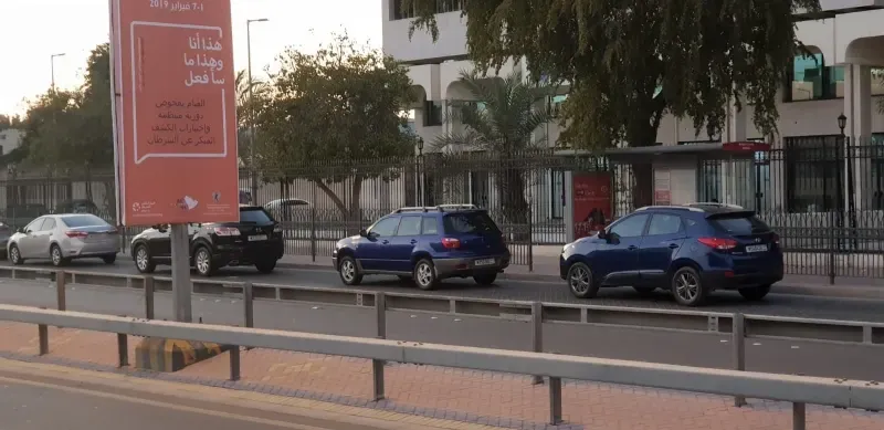 الوقوف غير القانوني بالقرب من مواقف الحافلات الحمراء «يؤدي إلى وقوع حوادث»