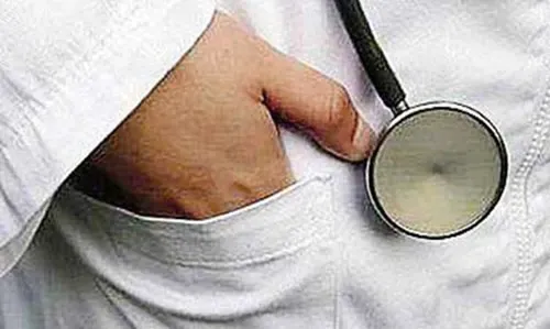 أطباء وافدون قد يواجهون خطر الاستغناء عن خدماتهم