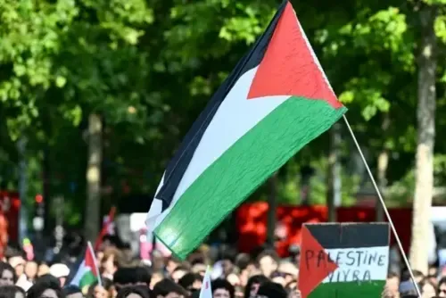 فرنسا تحظر رفع الأعلام الفلسطينية على المباني العامة