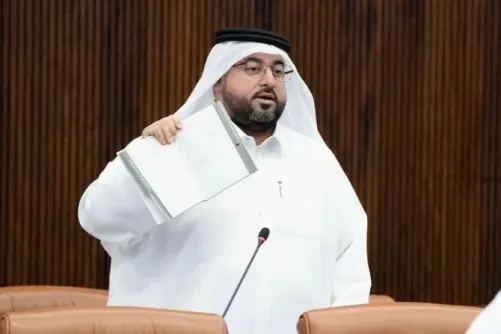 «لص ومحتال الأجهزة الإلكترونية»