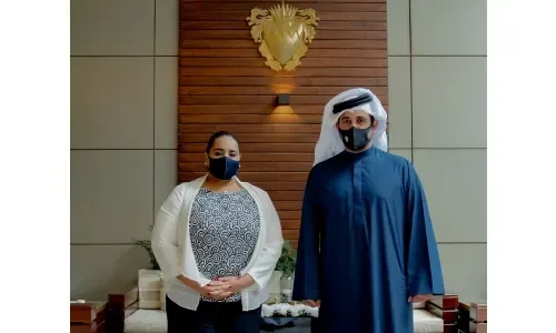 سمو الشيخ خالد بن حمد يستقبل المحامية عائشة مطوع