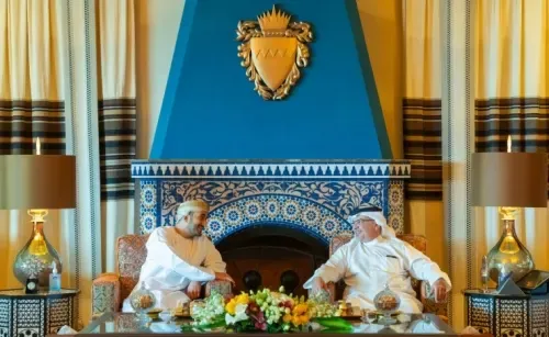 البحرين حريصة على تعزيز العلاقات والتعاون مع سلطنة عمان