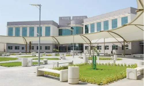إنجاز العمل في أكبر مدرسة حكومية في البحرين