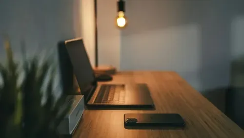 شركات في الإمارات تسمح بالعمل عن بُعد مع تصاعد حمى كأس العالم في المكاتب