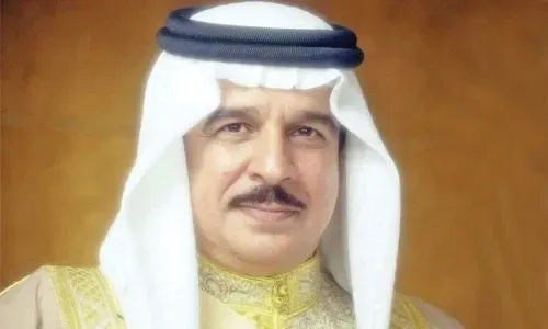 جلالة الملك يعزي في وفاة الأمير منصور بن مقرن
