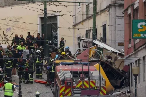 مصرع 3 أشخاص وإصابة 20 آخرين في حادث قطار لشبونة الجبلي