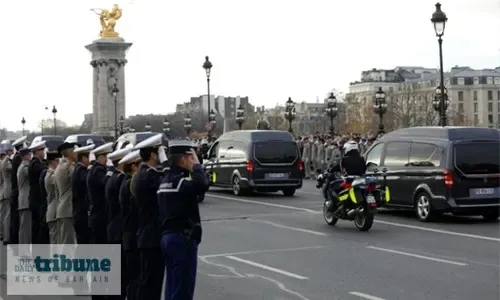 فرنسا تكرم جنودها الذين قتلوا في كارثة مالي