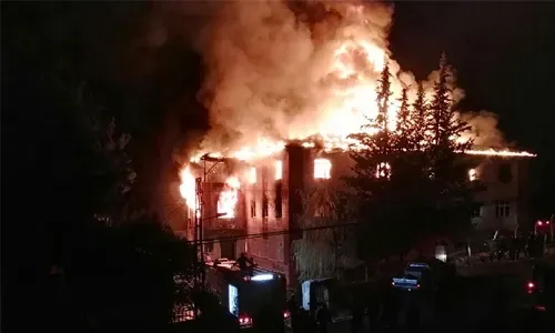 تركيا تعتقل ستة أشخاص على خلفية حريق مميت في سكن للطالبات