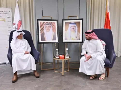 سمو الشيخ عيسى بن علي يستقبل السفير السعودي لدى الكويت ومنتخب السيدات لكرة الصالات الحائز على الذهبية