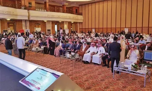 وزير الخارجية يتسلم جائزة شخصية العام لقطاع تقنية المعلومات والاتصالات
