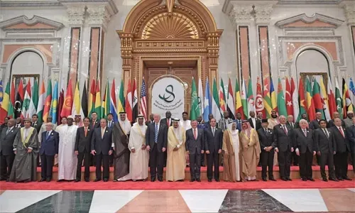 Trump urges Gulf leaders to confront extremism