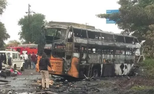 مقتل 12 شخصاً على الأقل وإصابة أكثر من 30 آخرين في حريق حافلة بمدينة ناشيك الهندية