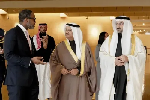 رئيس وزراء برمودا يلتقي رئيس هيئة البحرين للثقافة والآثار خلال زيارته لمتحف البحرين الوطني
