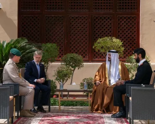 سمو الشيخ محمد بن سلمان يلتقي سفير المملكة المتحدة لدى مملكة البحرين