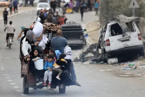 Displaced Gazans live in dust, fear and hunger
