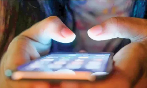 Mobile phones are killing our attention spans, ruining public discourse
