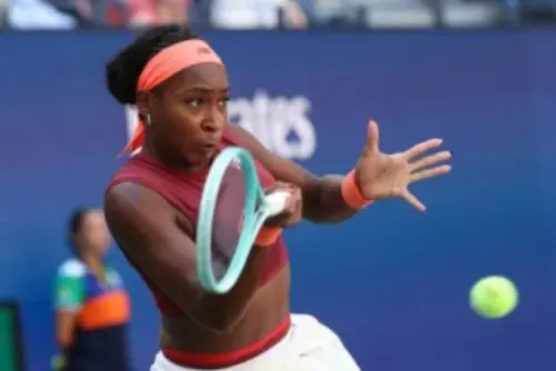 Smiling Gauff romps into US Open last 16