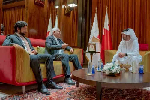سمو الشيخ خالد بن حمد يستقبل رئيس الاتحاد الدولي لرفع الأثقال