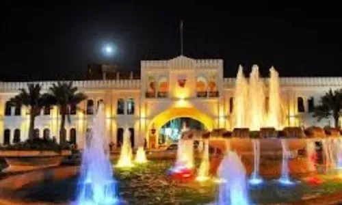 السياح يستمتعون بثقافة البحرين من خلال الأسواق