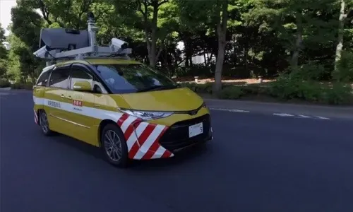 «طبيب الطرق السريعة» في اليابان يجري فحصاً للطرق المتقادمة