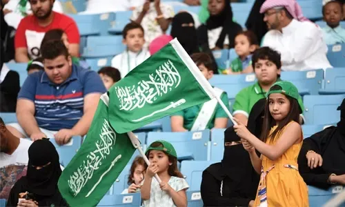 السعودية تحتفل باليوم الوطني بالألعاب النارية والحفلات الموسيقية