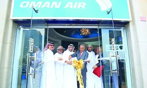 الطيران العماني يفتتح مكتباً جديداً في برج الزامل