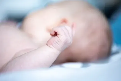 أمل وسط الأنقاض: ولادة طفل بعد زلزال فنزويلا