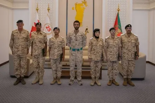 سمو الشيخ ناصر بن حمد يكرم خريجي الكلية العسكرية ويؤكد على أهمية التعلم المستمر