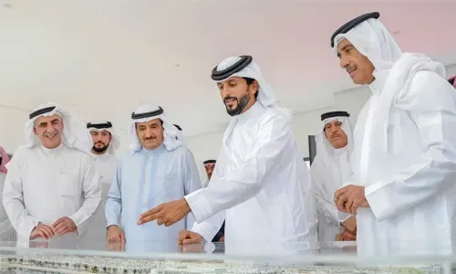 سمو الشيخ ناصر بن حمد: توفير السكن للجميع على رأس أولويات الحكومة