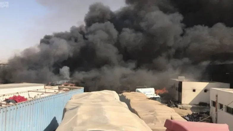 سحابة من الدخان تغطي الحدود بين المملكة العربية السعودية والإمارات العربية المتحدة